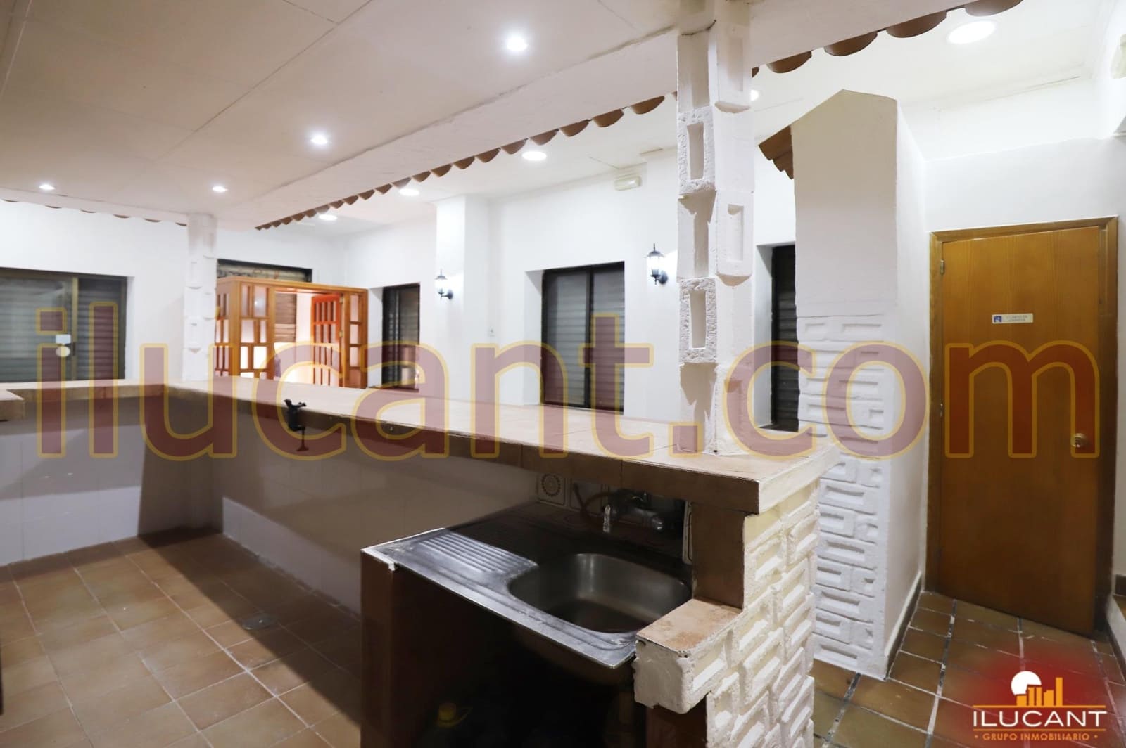 Commercieel te koop in Alicante stad - € 117.000 (Ref: 9114723)