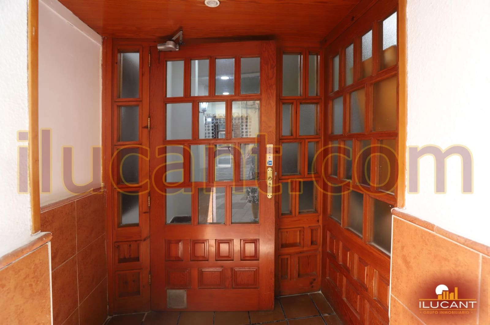 Commercieel te koop in Alicante stad - € 117.000 (Ref: 9114723)