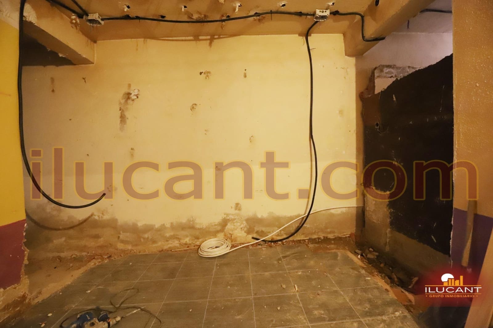 Gewerbe zu verkaufen in Alicante / Alacant Stadt - 99.750 € (Ref: 9114763)