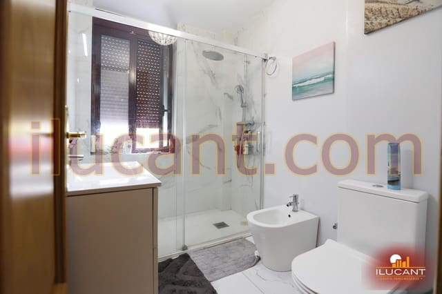 3 makuuhuone Asunto myytävänä paikassa Alicante kaupunki - 209 000 € (Ref: 9149173)