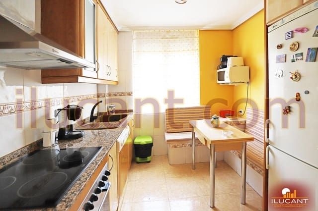 3 makuuhuone Asunto myytävänä paikassa Alicante kaupunki - 209 000 € (Ref: 9149173)