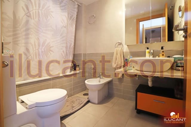 2 makuuhuone Asunto myytävänä paikassa Alicante kaupunki mukana uima-altaan 
autotalli - 399 000 € (Ref: 9215364)