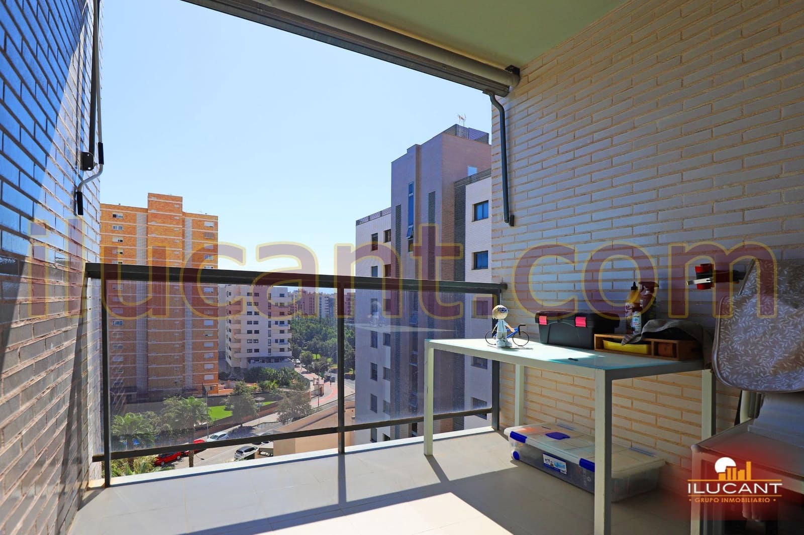 2 makuuhuone Asunto myytävänä paikassa Alicante kaupunki mukana uima-altaan 
autotalli - 399 000 € (Ref: 9215364)