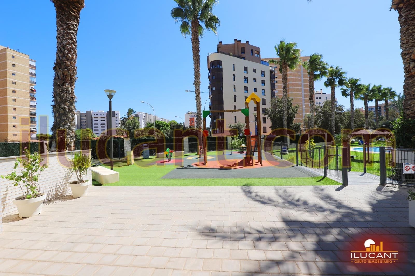 2 makuuhuone Asunto myytävänä paikassa Alicante kaupunki mukana uima-altaan 
autotalli - 399 000 € (Ref: 9215364)