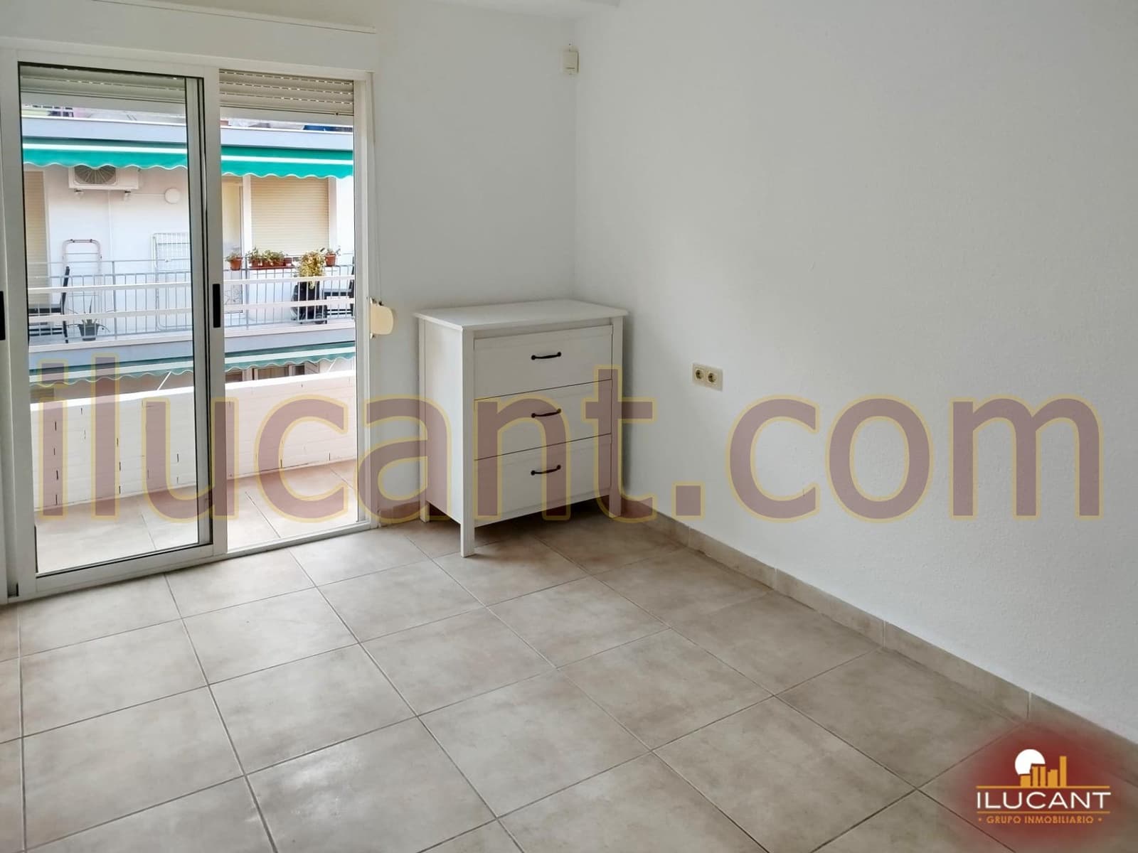 3 soveværelse Lejlighed til salg i Alicante by - € 159.000 (Ref: 9303421)