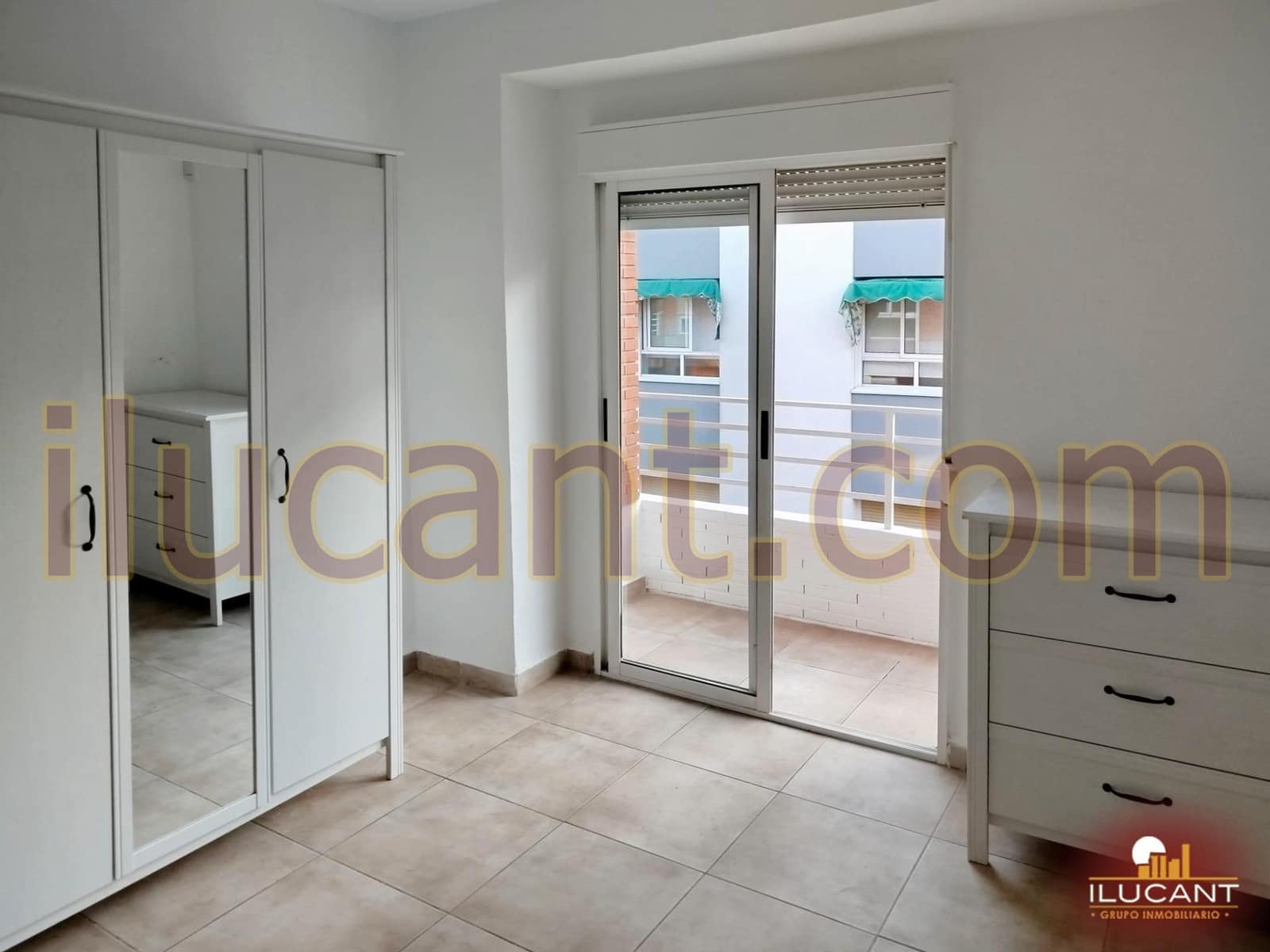 3 soveværelse Lejlighed til salg i Alicante by - € 159.000 (Ref: 9303421)