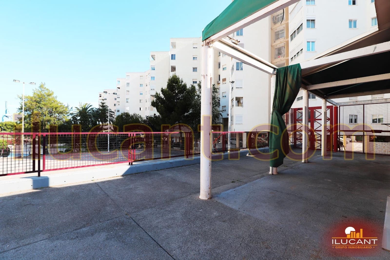 Commercial for sale in Alicante / Alacant city - € 124,000 (Ref: 9449043)