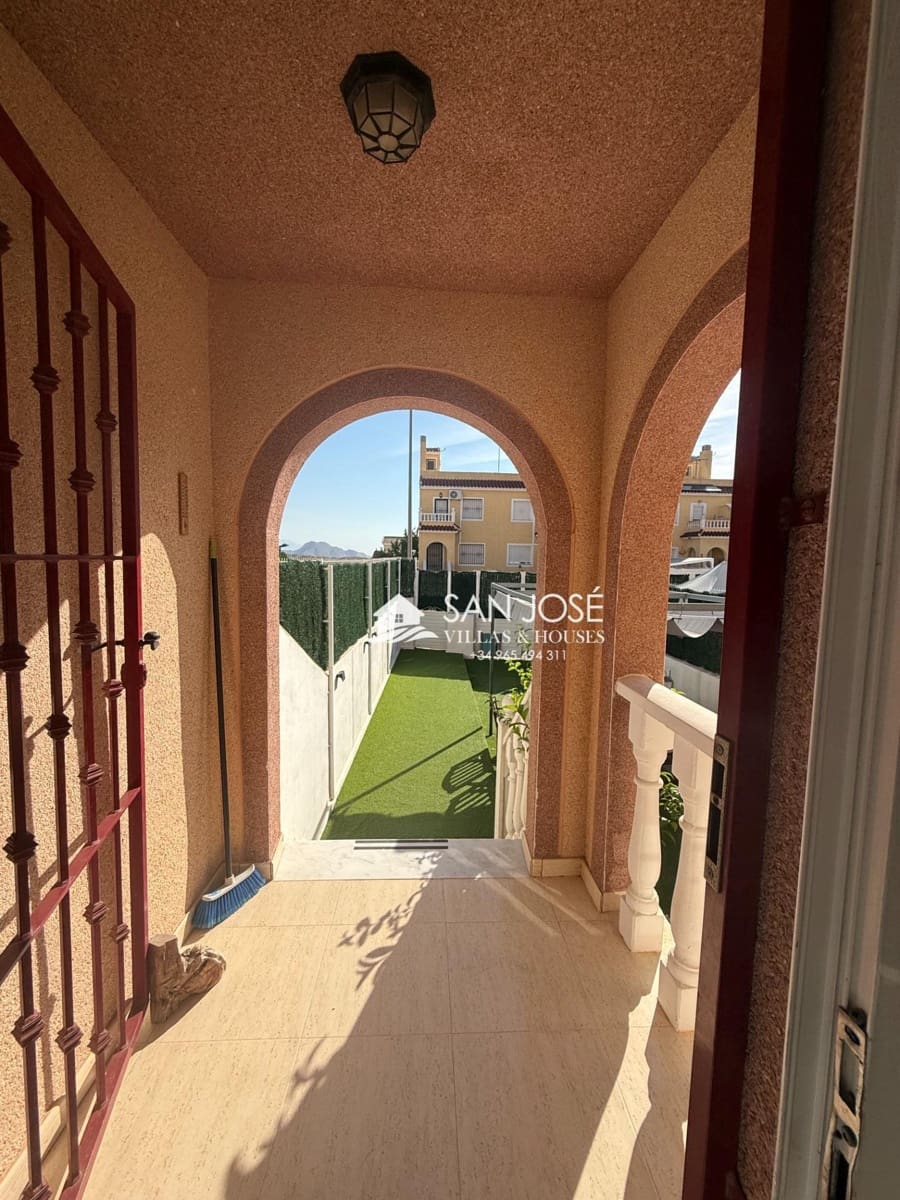 Villa/Maison Mitoyenne de 2 chambres à louer à Monforte del Cid - 900 € (Ref: 10030714)