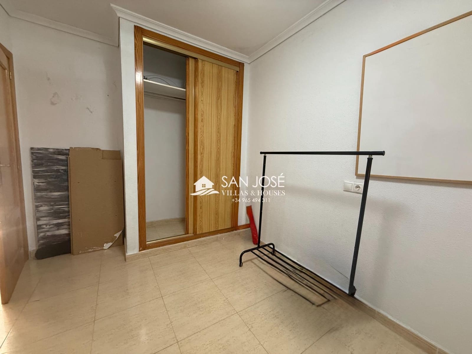 Villa/Maison Mitoyenne de 2 chambres à louer à Monforte del Cid - 900 € (Ref: 10030714)