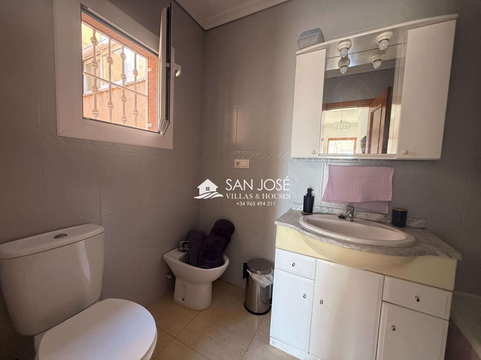 Villa/Maison Mitoyenne de 2 chambres à louer à Monforte del Cid - 900 € (Ref: 10030714)