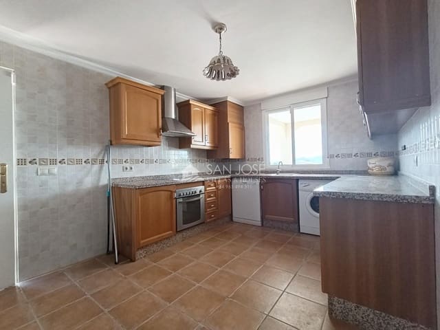 Chalet de 3 habitaciones en Pinoso en venta con piscina - 325.000 € (Ref: 10064619)
