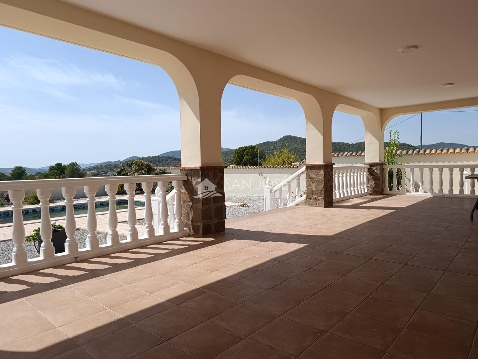 3 Zimmer Villa zu verkaufen in Pinoso mit Pool - 325.000 € (Ref: 10064619)