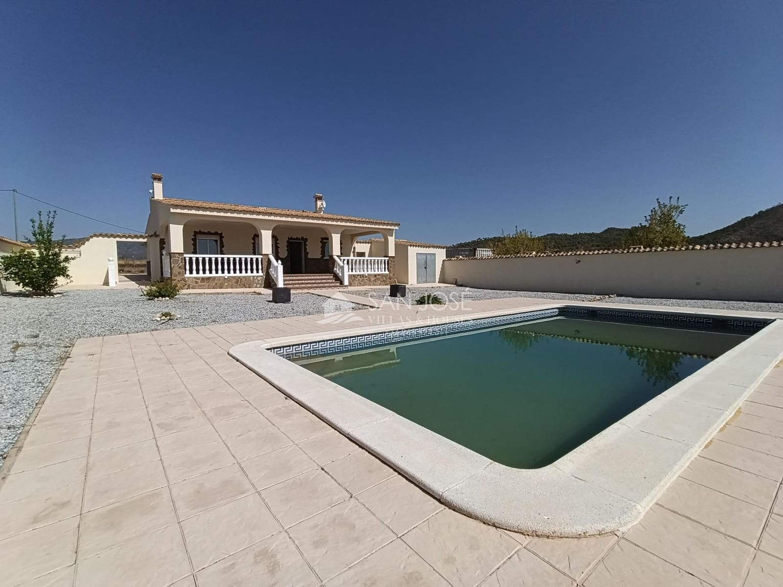 3 Zimmer Villa zu verkaufen in Pinoso mit Pool - 325.000 € (Ref: 10064619)