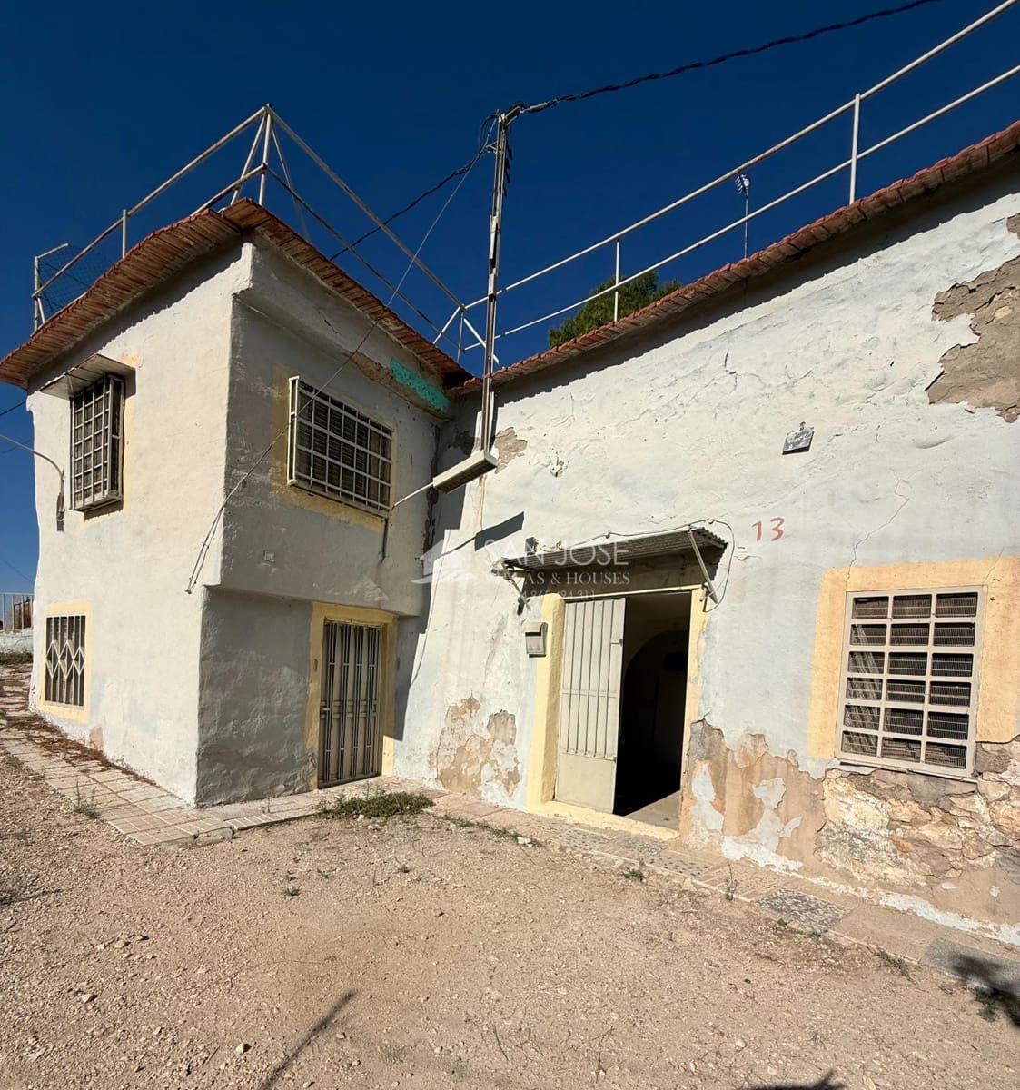4 bedroom Cave House for sale in Petrel / Petrer - € 62,000 (Ref: 10155452)