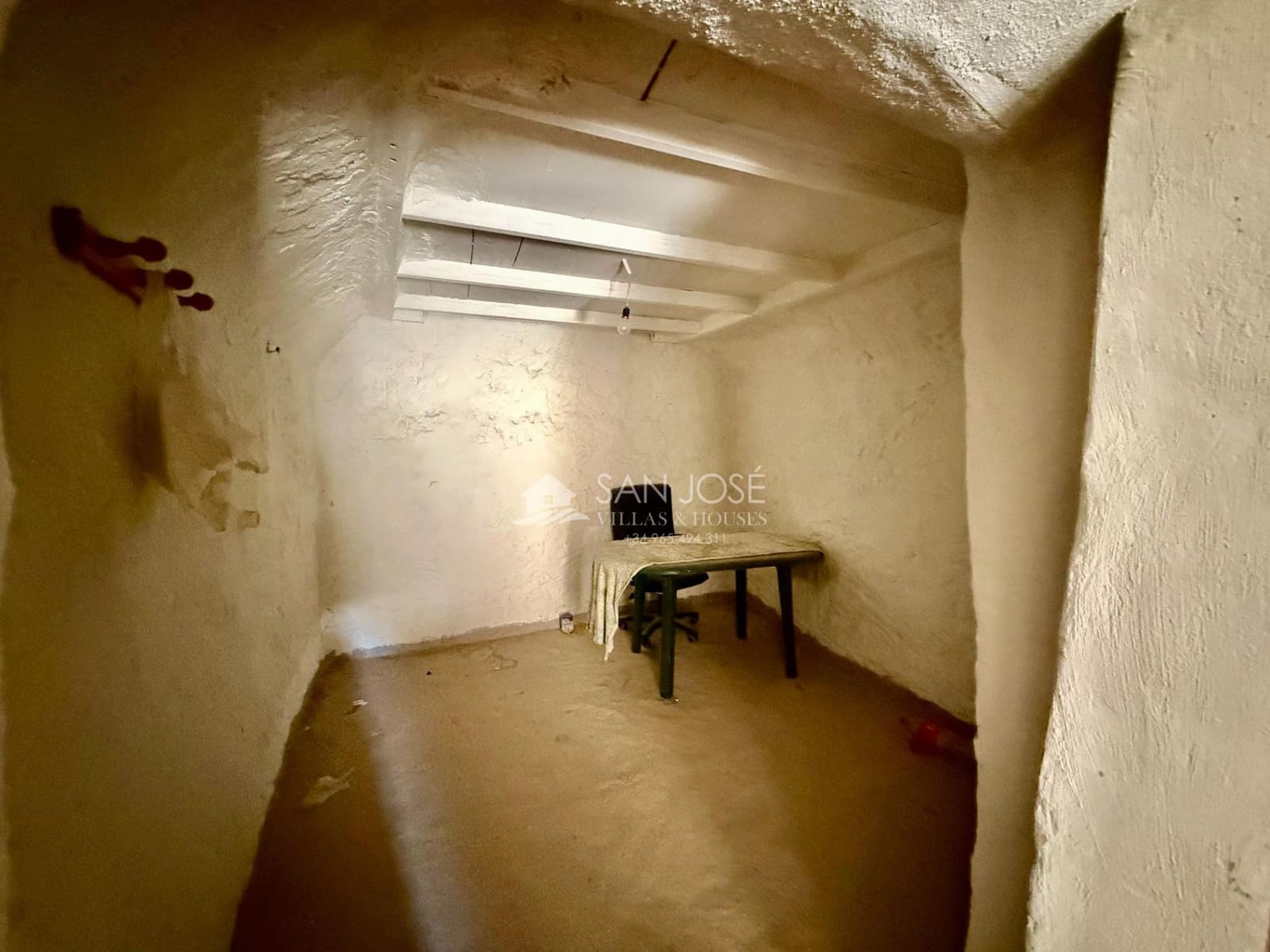 4 bedroom Cave House for sale in Petrel / Petrer - € 62,000 (Ref: 10155452)