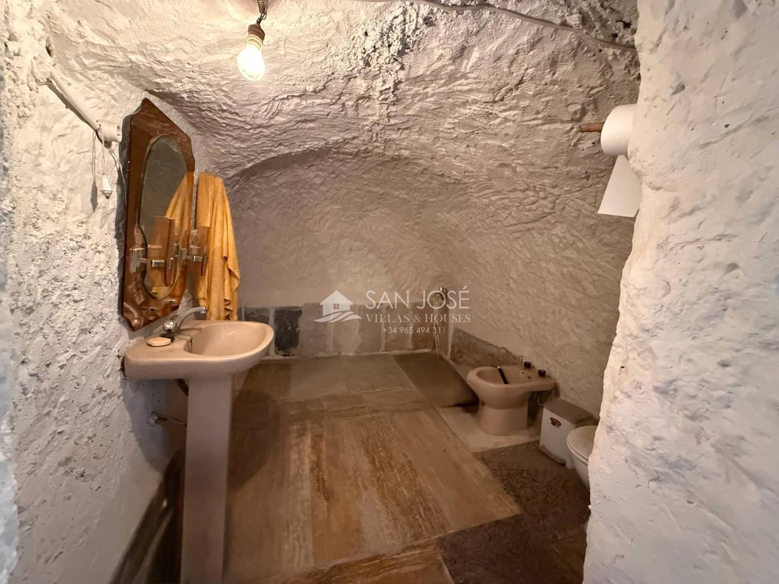 4 bedroom Cave House for sale in Petrel / Petrer - € 62,000 (Ref: 10155452)