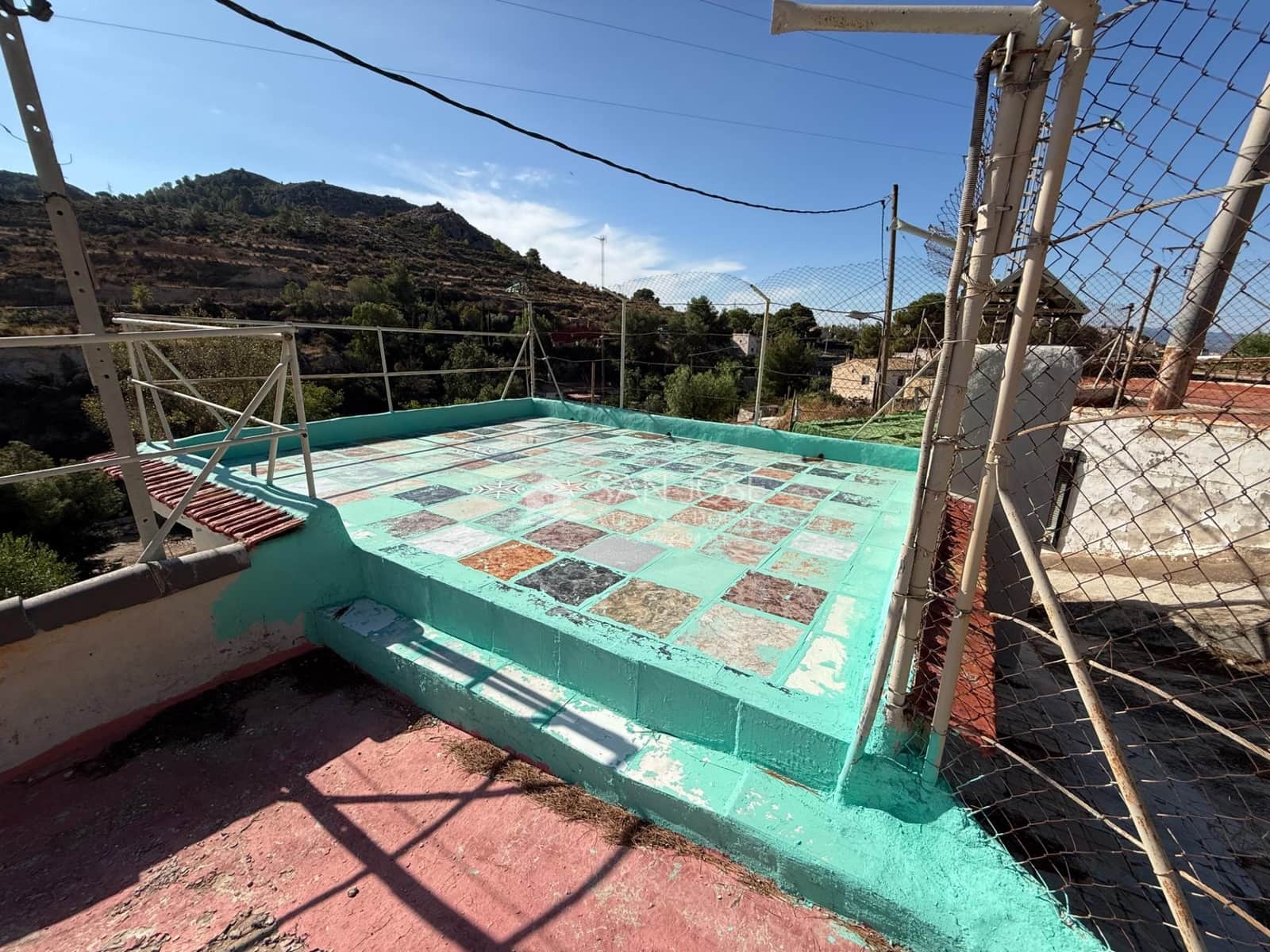 4 bedroom Cave House for sale in Petrel / Petrer - € 62,000 (Ref: 10155452)