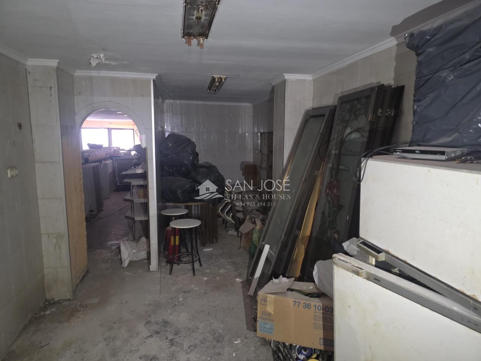 Commercial for sale in Elche / Elx - € 105,000 (Ref: 10159626)