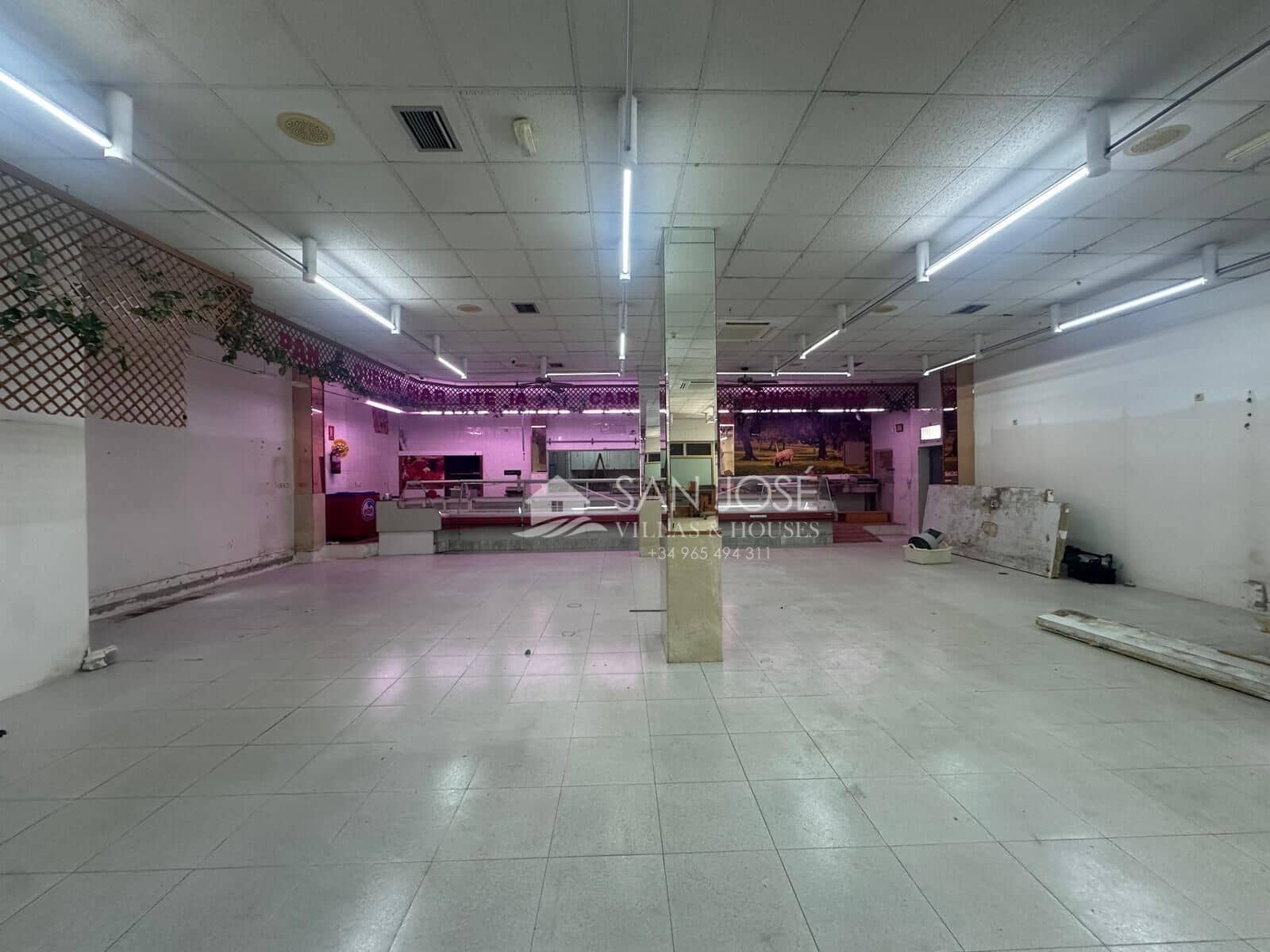 Comercial para venda em Aspe - 188 470 € (Ref: 10166860)