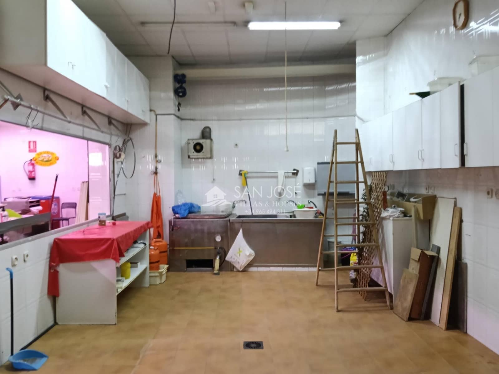 Comercial para venda em Aspe - 188 470 € (Ref: 10166860)