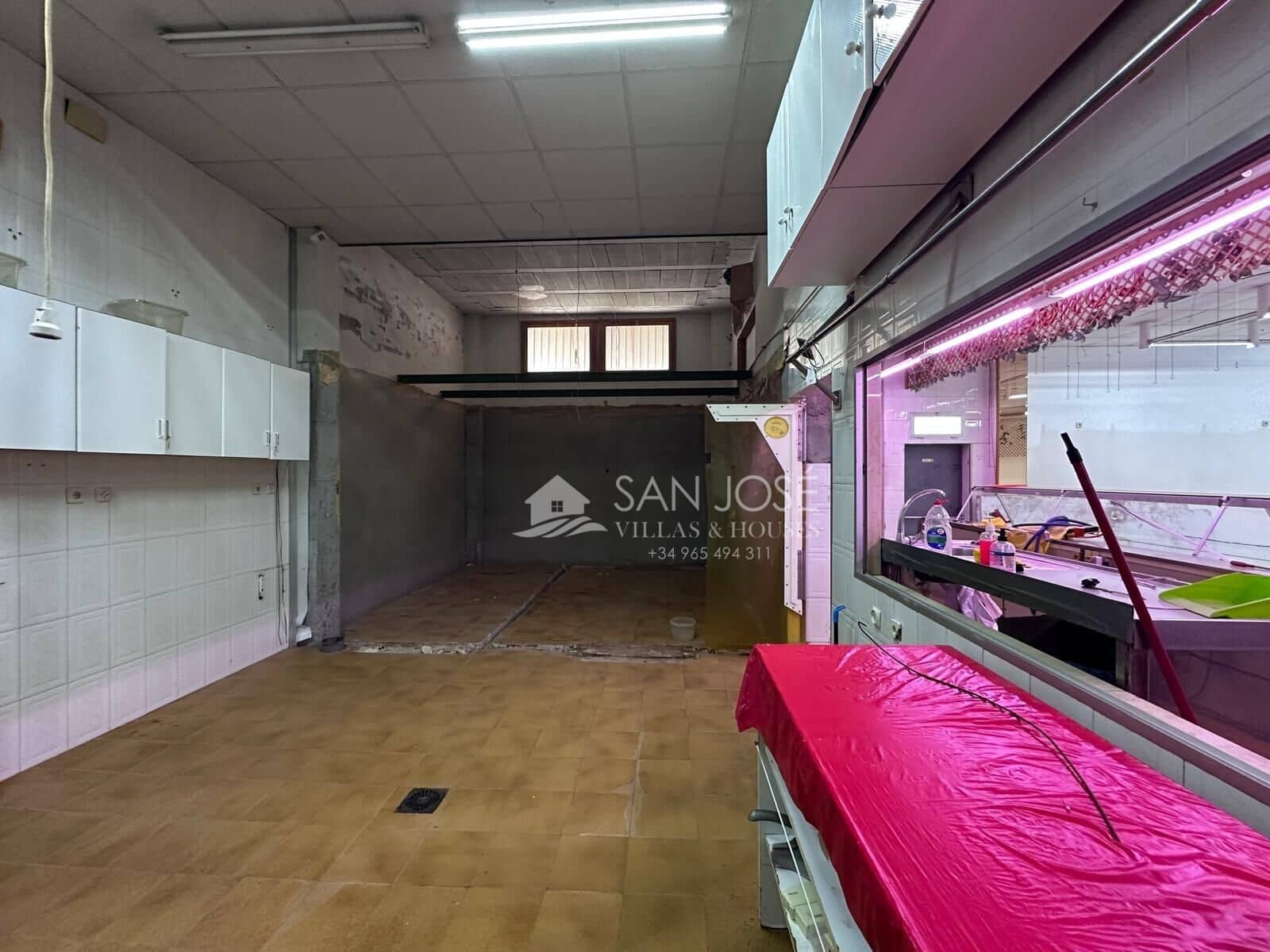 Comercial para venda em Aspe - 188 470 € (Ref: 10166860)