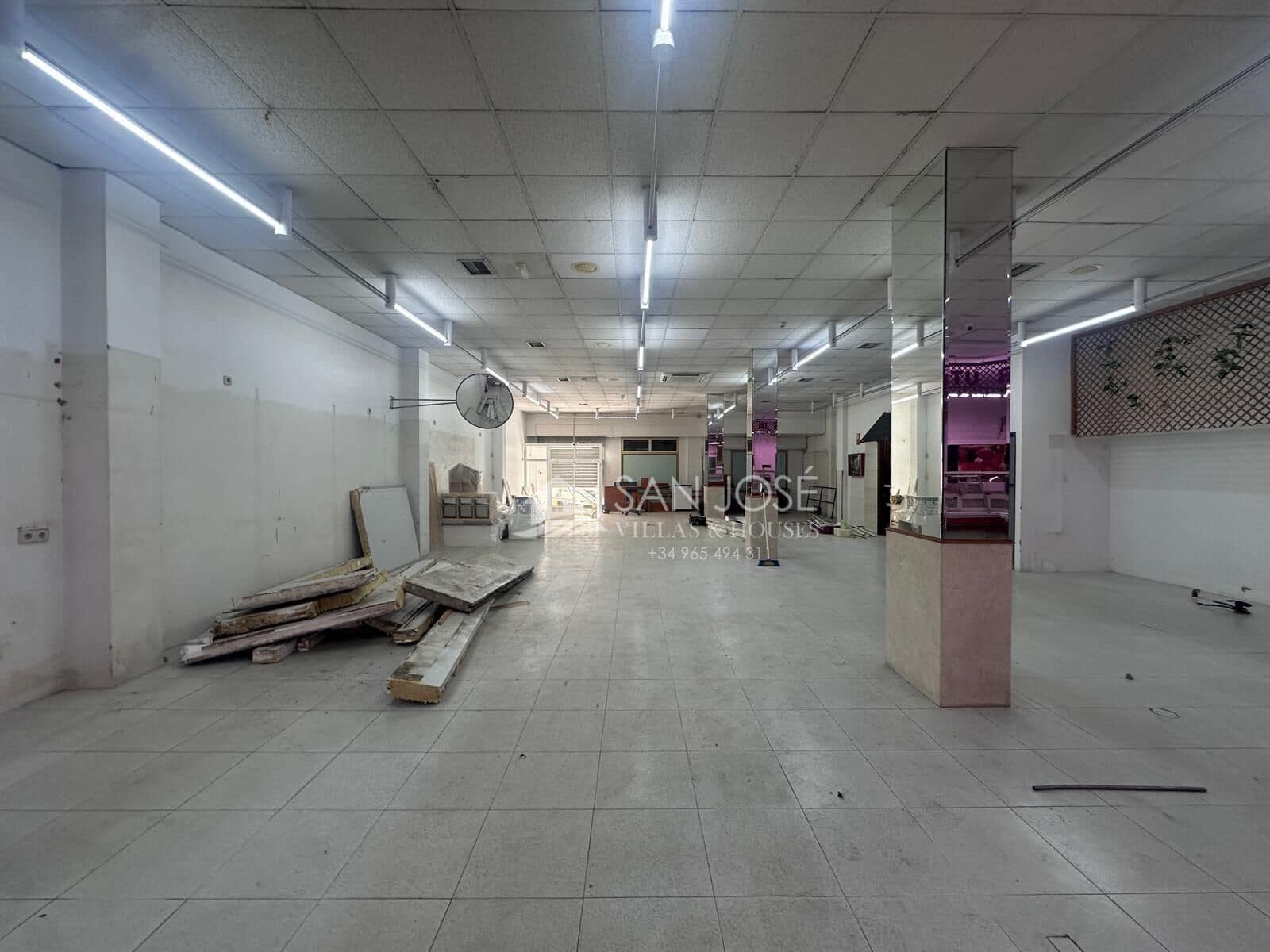 Comercial para venda em Aspe - 188 470 € (Ref: 10166860)