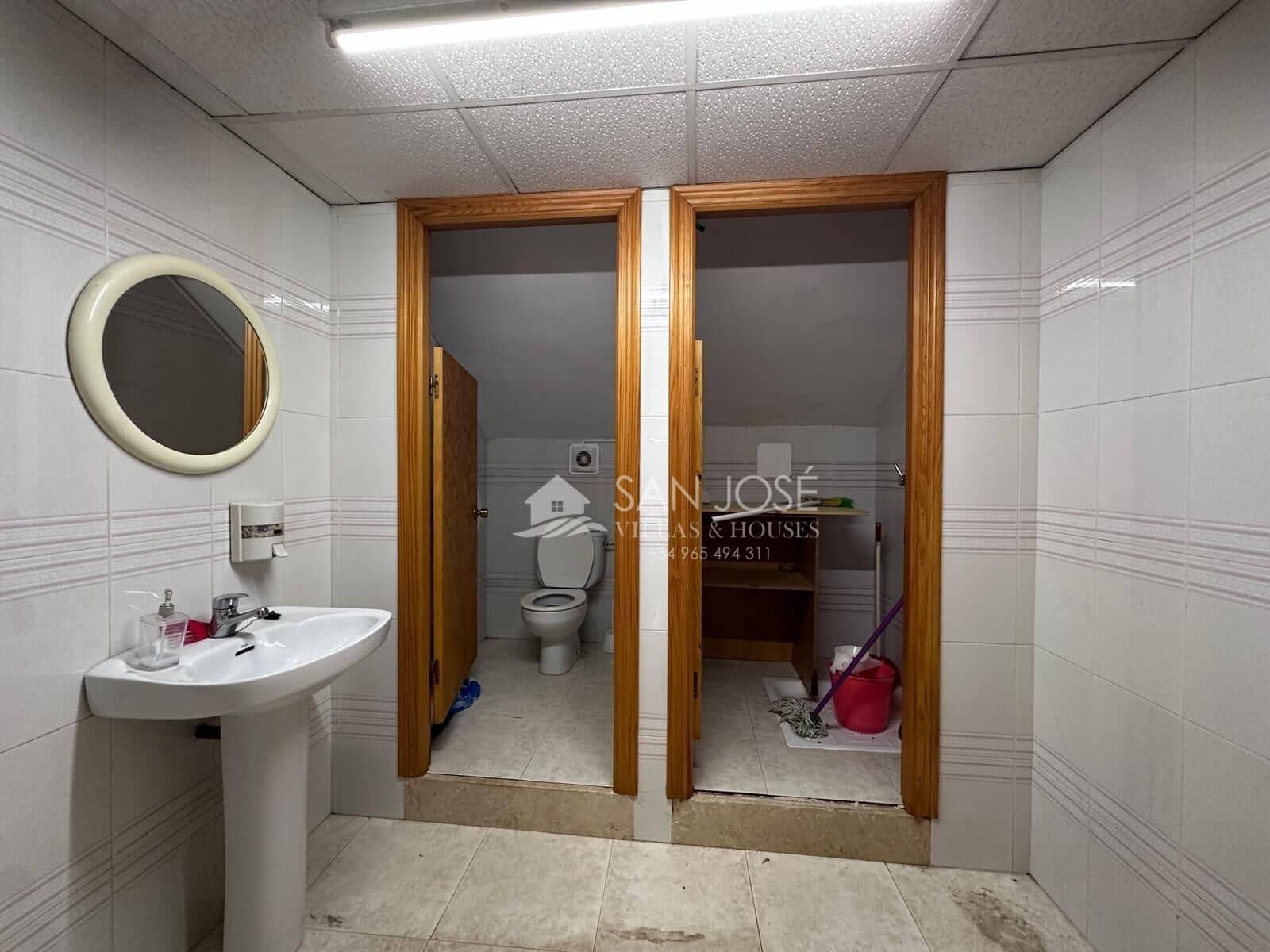 Comercial para venda em Aspe - 188 470 € (Ref: 10166860)