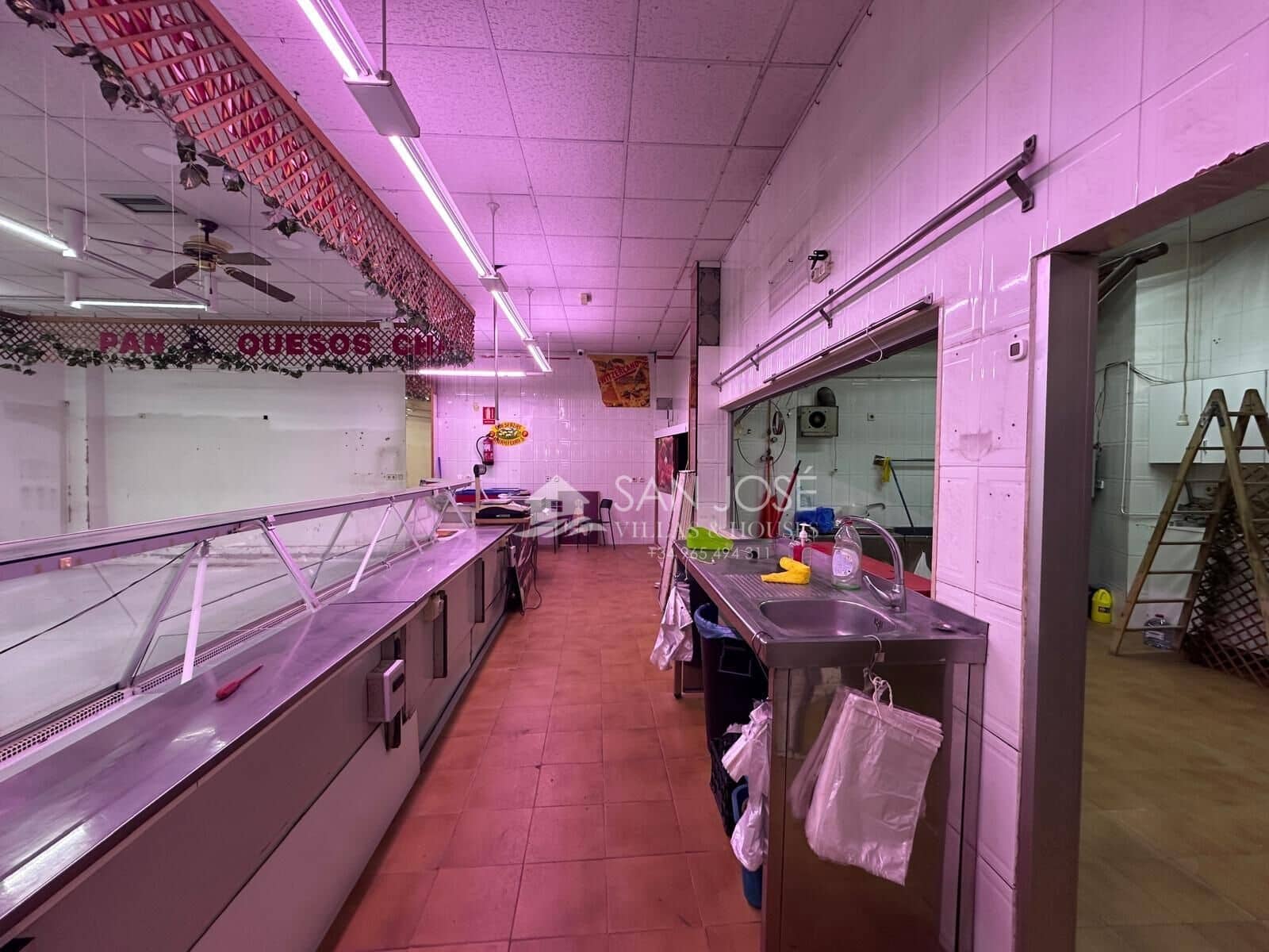Comercial para venda em Aspe - 188 470 € (Ref: 10166860)