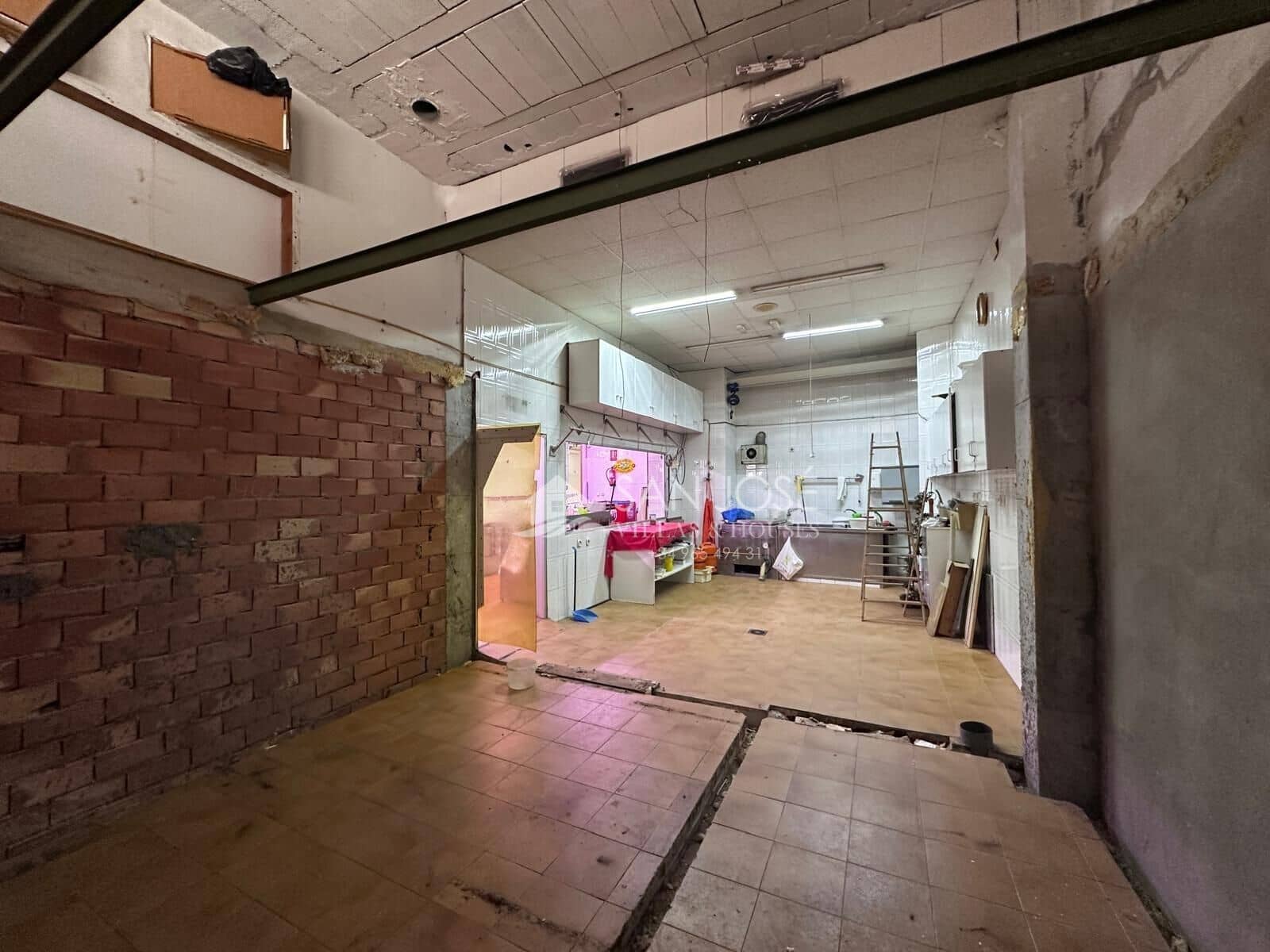 Comercial para venda em Aspe - 188 470 € (Ref: 10166860)