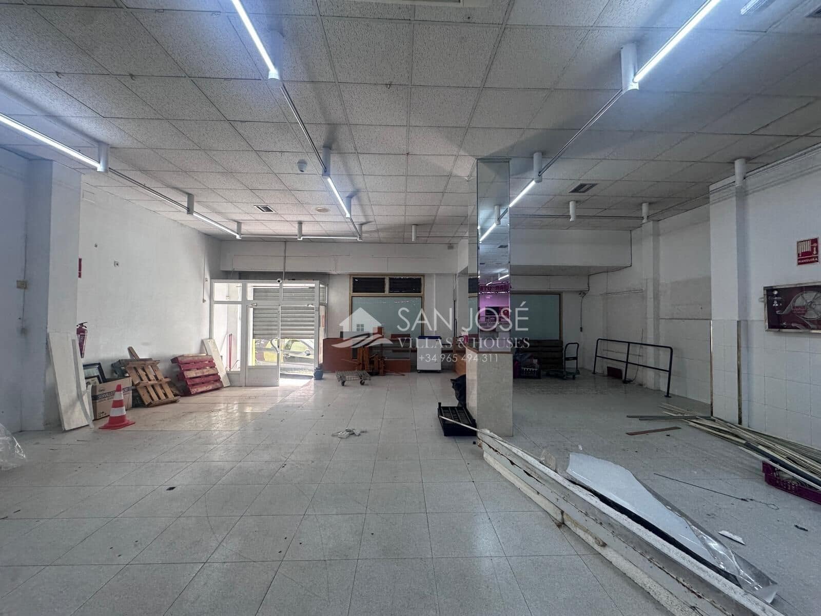 Comercial para venda em Aspe - 188 470 € (Ref: 10166860)