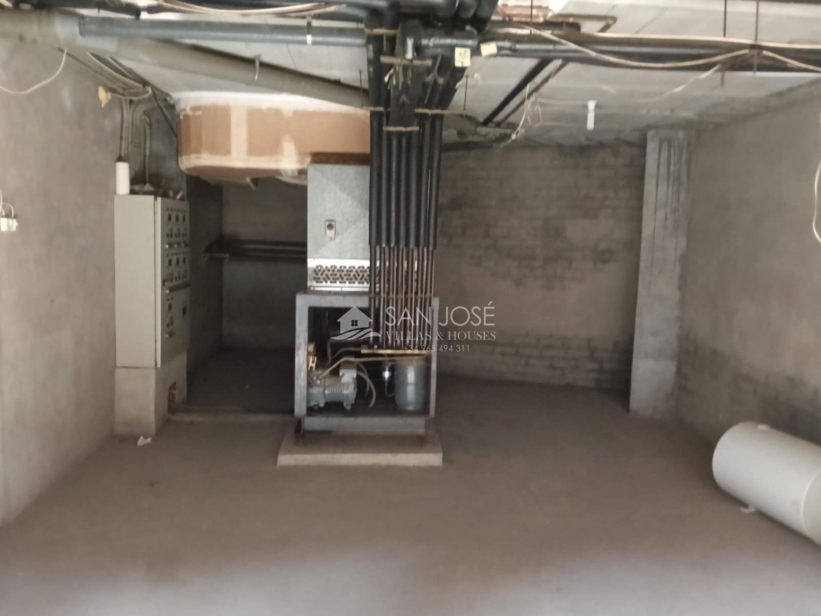 Comercial para venda em Aspe - 188 470 € (Ref: 10166860)