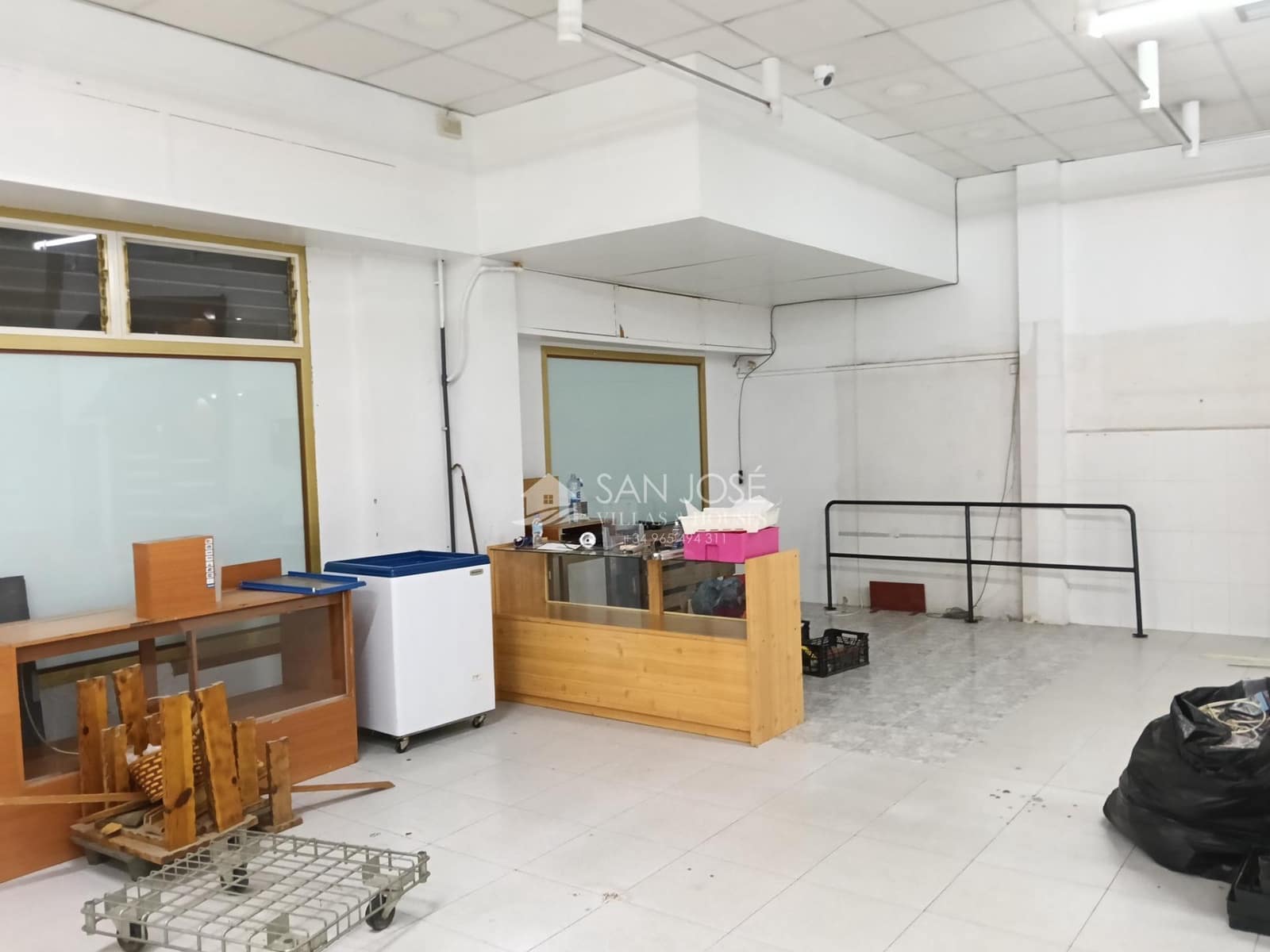 Comercial para venda em Aspe - 188 470 € (Ref: 10166860)