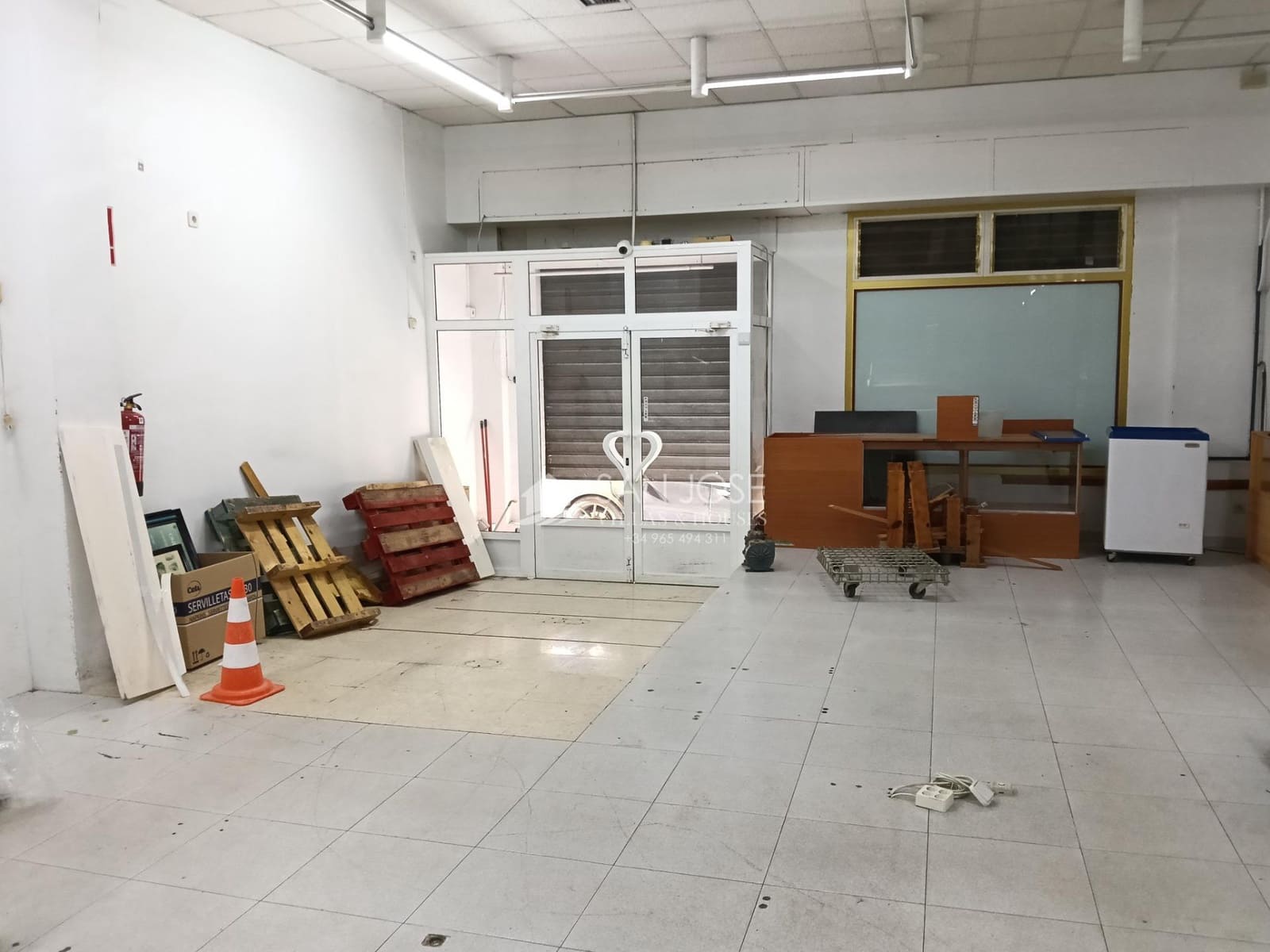 Comercial para venda em Aspe - 188 470 € (Ref: 10166860)