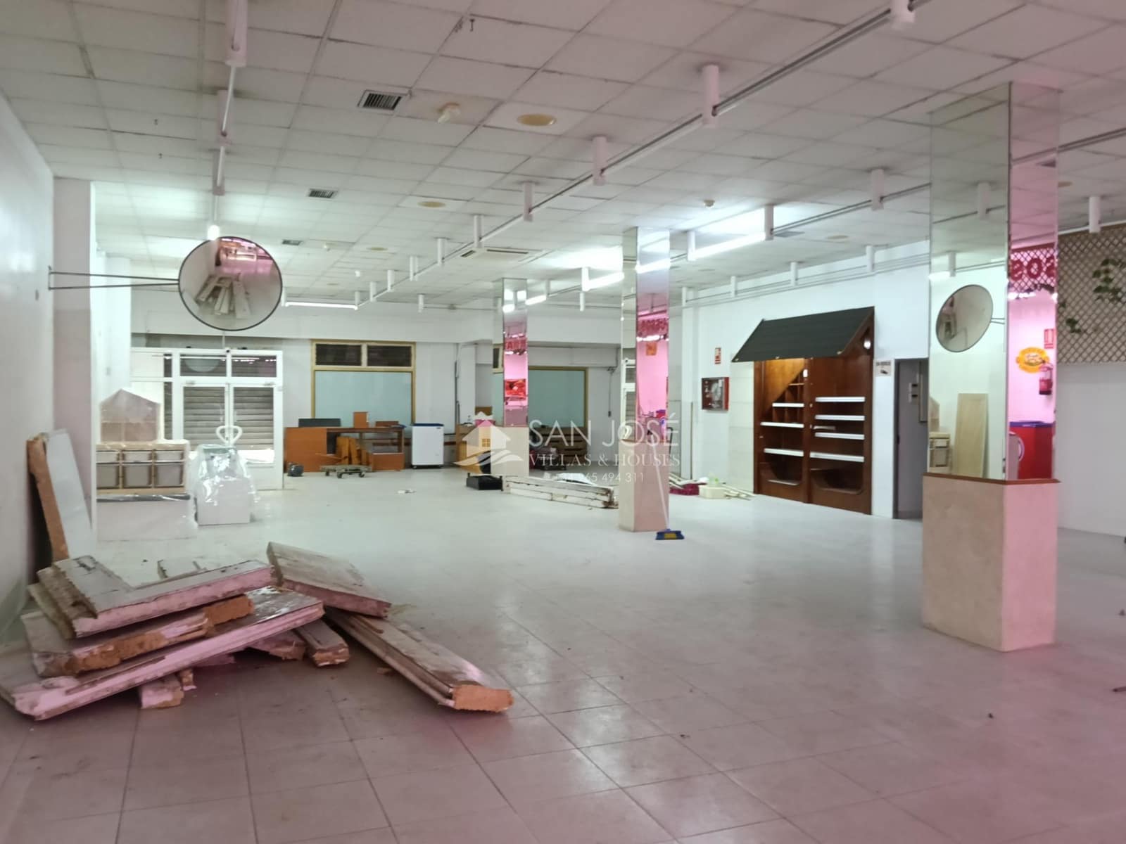 Comercial para venda em Aspe - 188 470 € (Ref: 10166860)