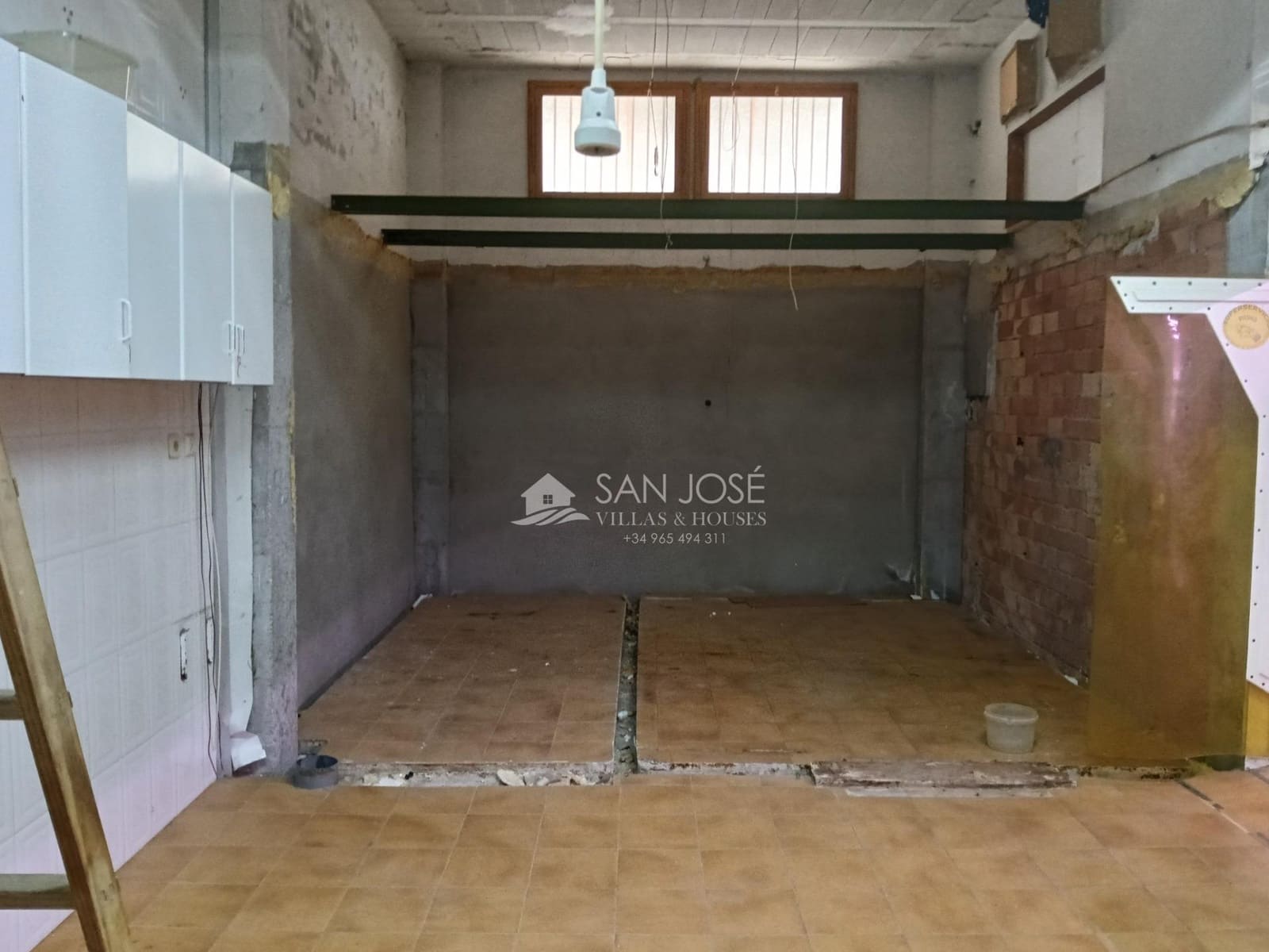 Comercial para venda em Aspe - 188 470 € (Ref: 10166860)
