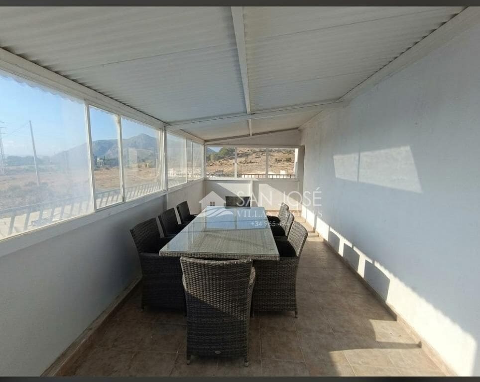 4 bedroom Villa for sale in Elda with garage - € 130,000 (Ref: 10173874)