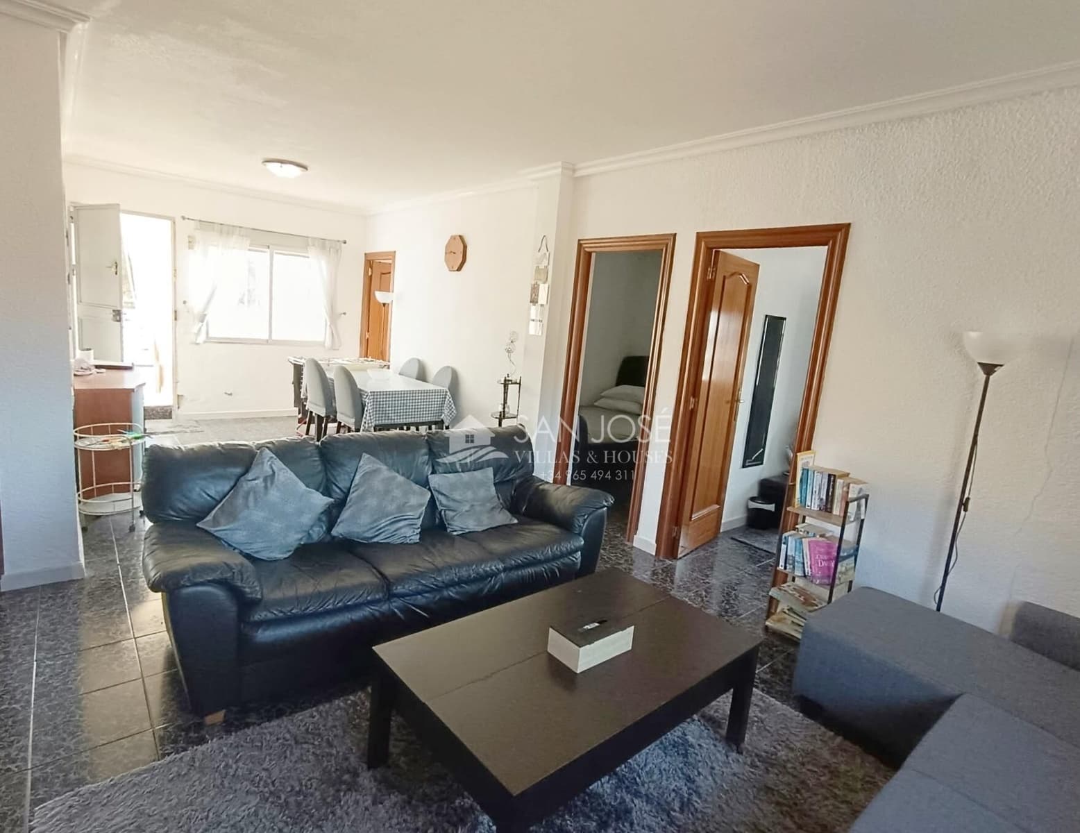 4 bedroom Villa for sale in Elda with garage - € 130,000 (Ref: 10173874)