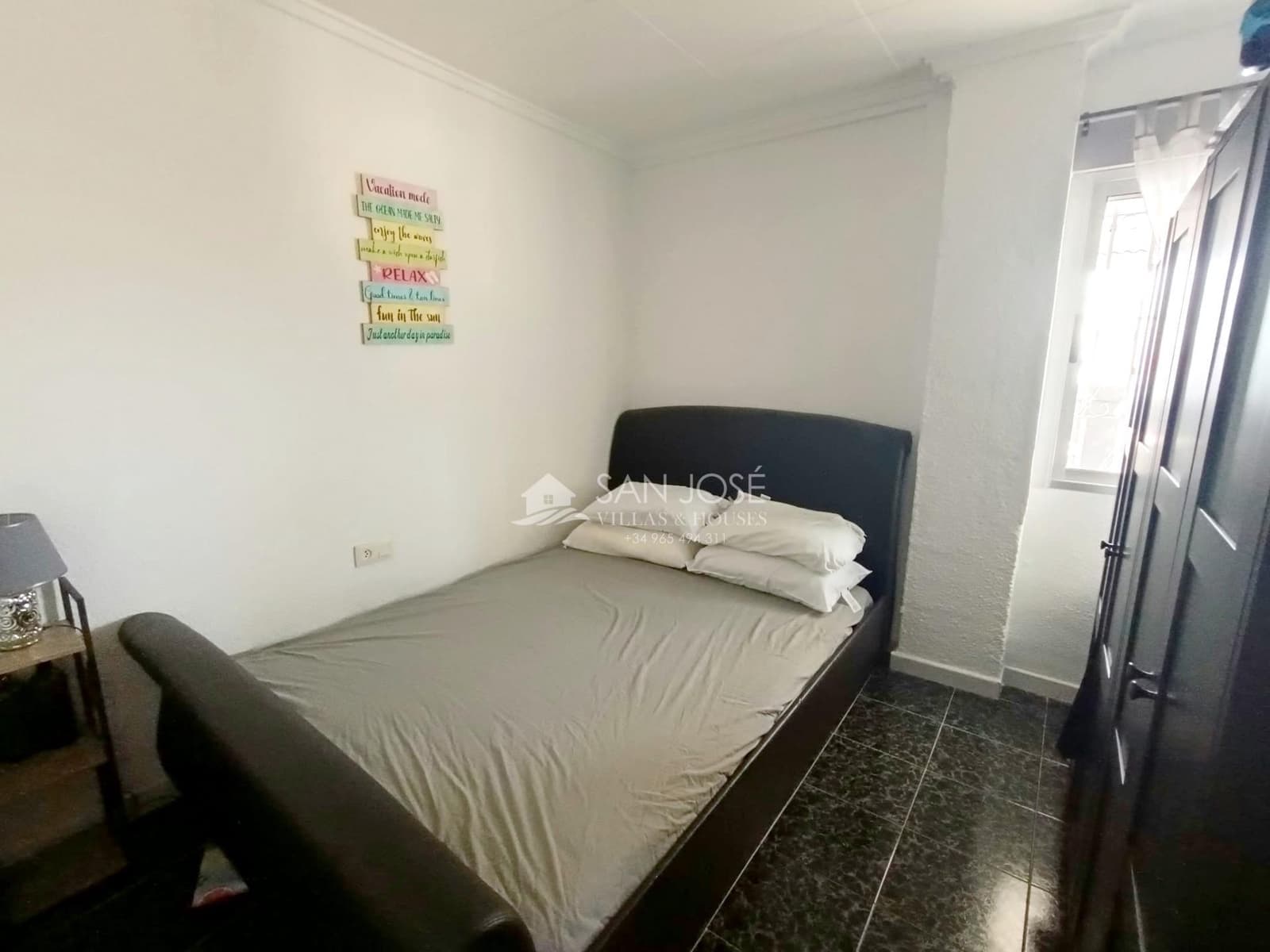4 bedroom Villa for sale in Elda with garage - € 130,000 (Ref: 10173874)