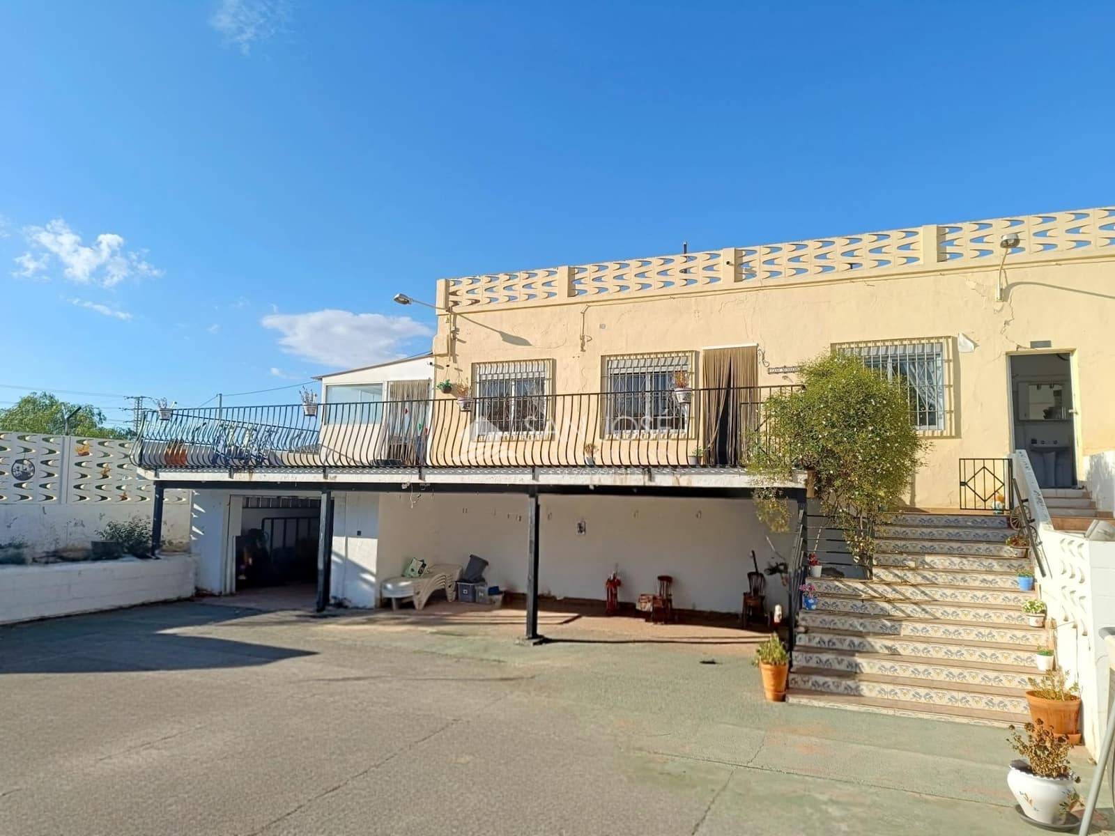 4 bedroom Villa for sale in Elda with garage - € 130,000 (Ref: 10173874)