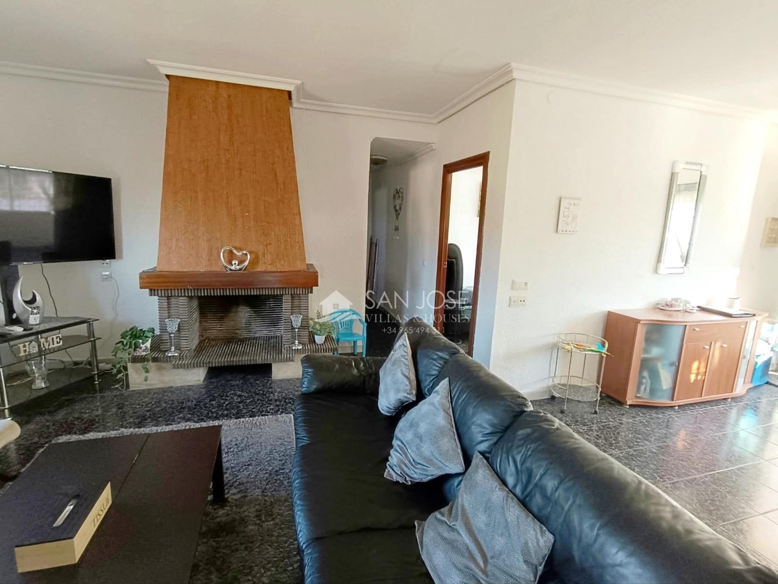 4 bedroom Villa for sale in Elda with garage - € 130,000 (Ref: 10173874)