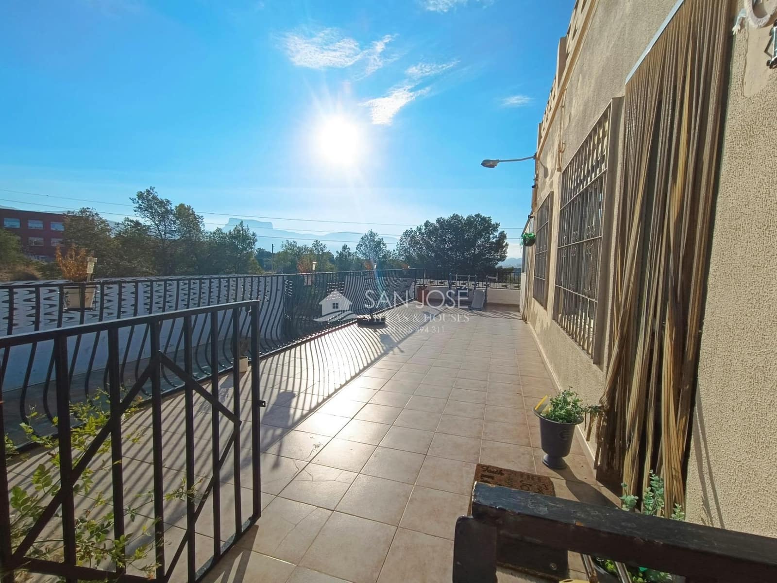 4 bedroom Villa for sale in Elda with garage - € 130,000 (Ref: 10173874)