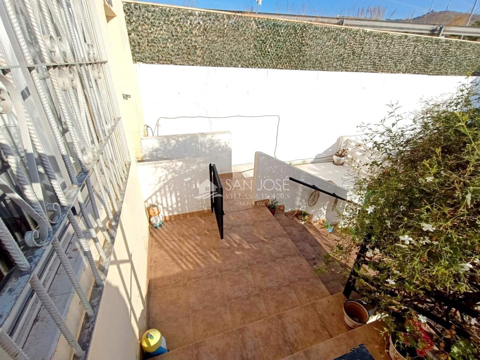 4 bedroom Villa for sale in Elda with garage - € 130,000 (Ref: 10173874)