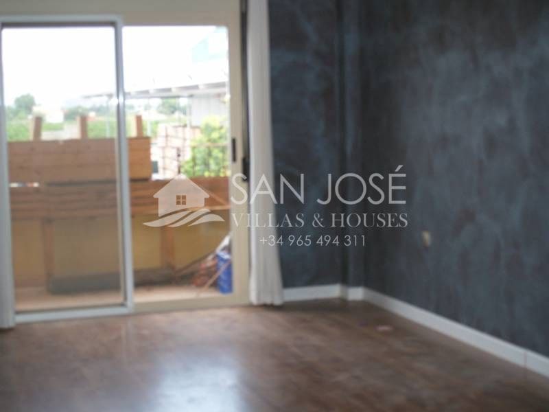 4 soveværelse Bungalow til salg i Daya Nueva med garage - € 186.000 (Ref: 3165836)