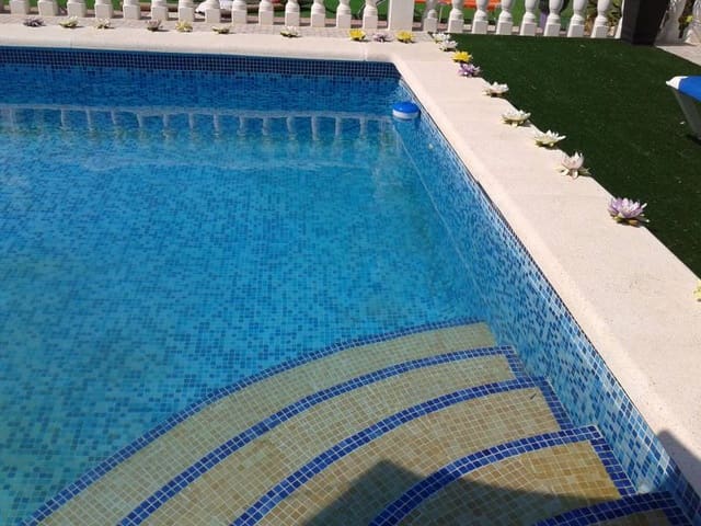 6 makuuhuone Huvila myytävänä paikassa Crevillente / Crevillent mukana uima-altaan 
autotalli - 494 400 € (Ref: 3165892)