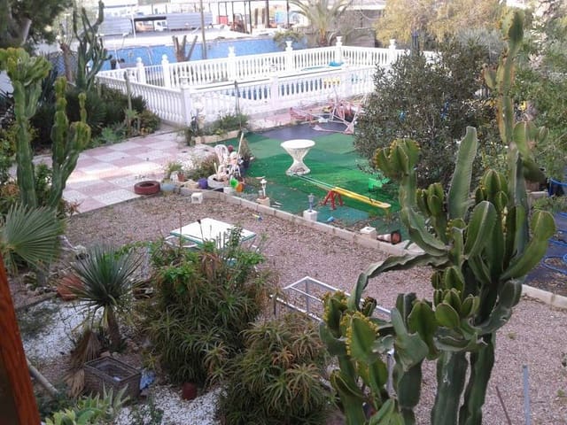 6 makuuhuone Huvila myytävänä paikassa Crevillente / Crevillent mukana uima-altaan 
autotalli - 494 400 € (Ref: 3165892)