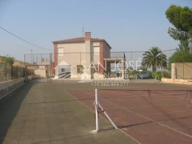 6 bedroom Villa for sale in Aspe with pool - € 370,000 (Ref: 3165902)