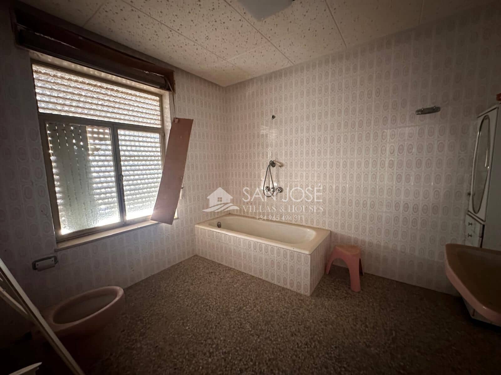 6 bedroom Villa for sale in Aspe with pool - € 370,000 (Ref: 3165902)