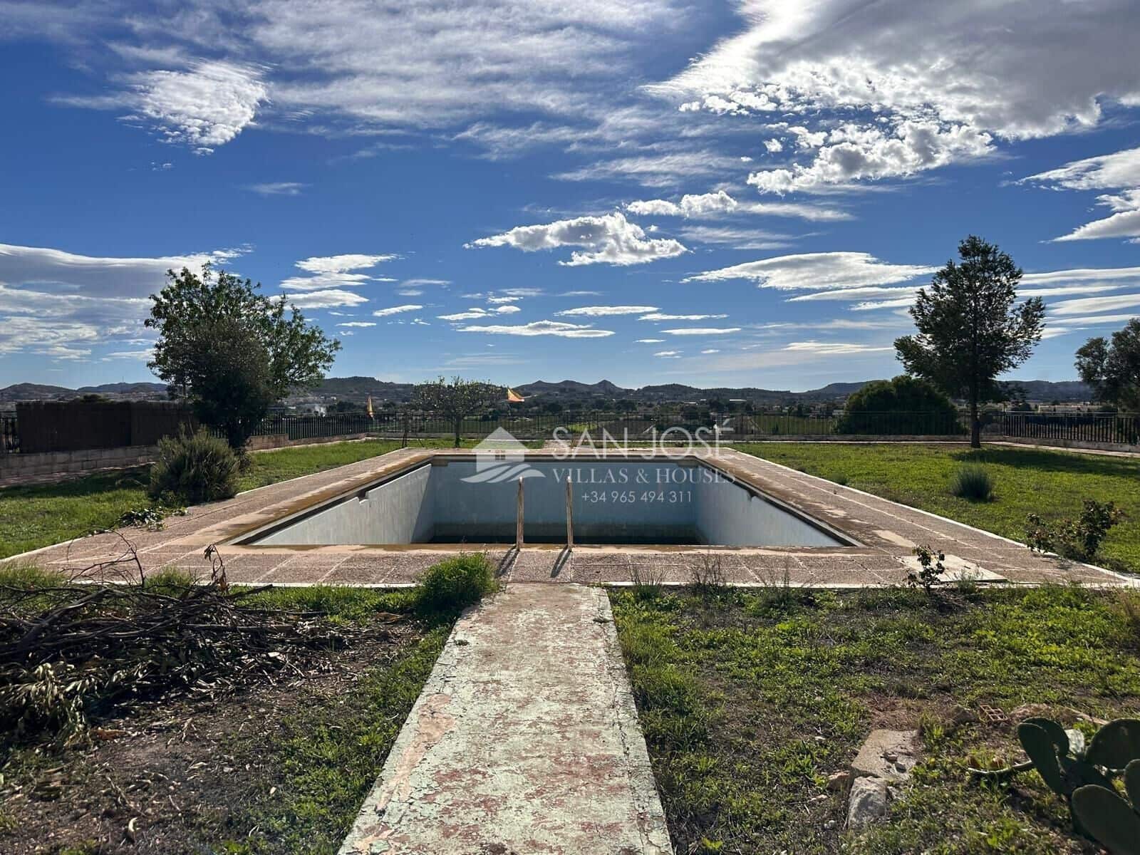 6 bedroom Villa for sale in Aspe with pool - € 370,000 (Ref: 3165902)