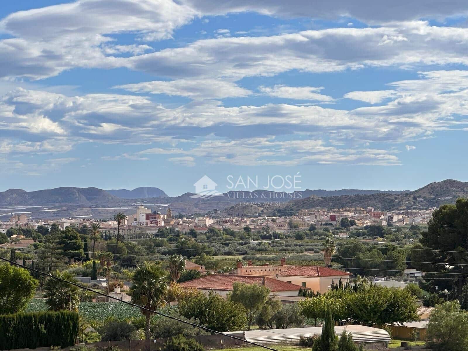 6 bedroom Villa for sale in Aspe with pool - € 370,000 (Ref: 3165902)