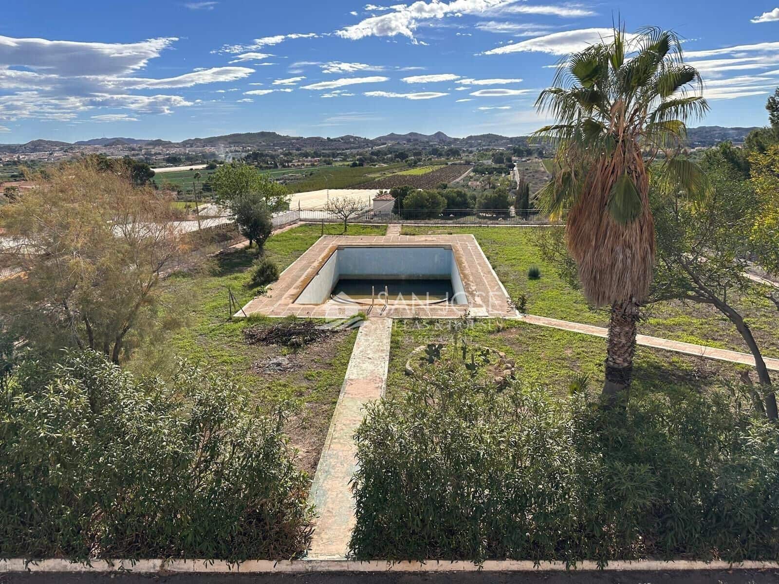 6 bedroom Villa for sale in Aspe with pool - € 370,000 (Ref: 3165902)